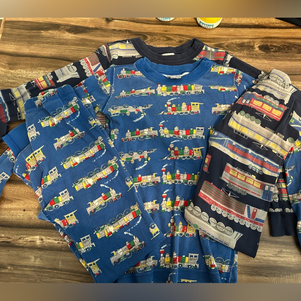 Hanna Andersson train pajamas size 8 2 pair guc